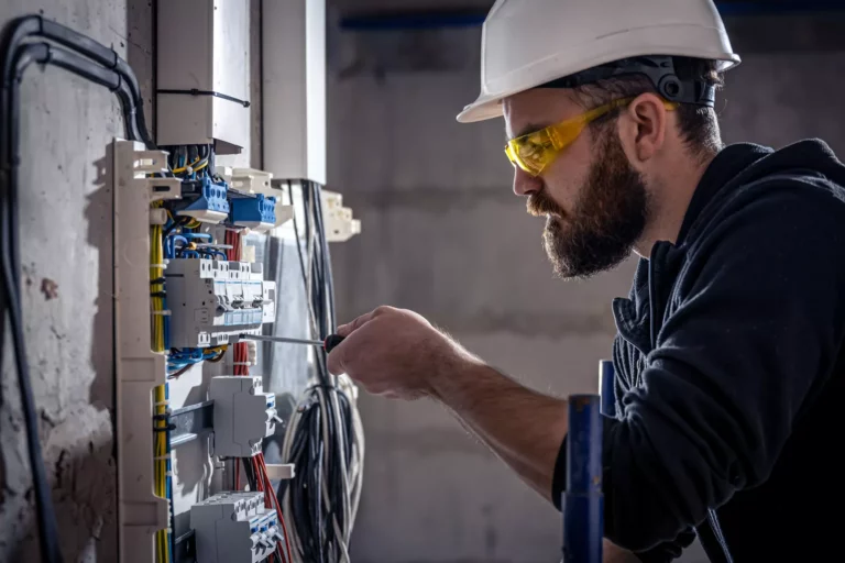 onderhoudsspecialisten van zaagmachines